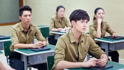 小鲜肉片酬一亿演三天指的谁？小鲜肉片酬排(片酬过亿的小鲜肉)