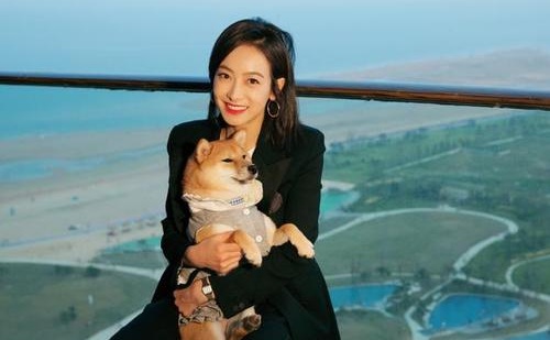 宋茜穿镂空抹胸装秀性感图片(宋茜镂空礼服)