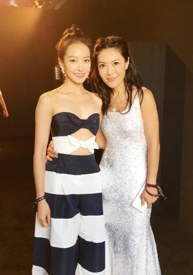 宋茜穿镂空抹胸装秀性感图片(宋茜镂空礼服)