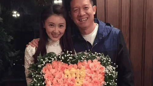 甘薇提出离婚诉讼向贾跃亭索赔近40亿(贾跃亭甘薇哪年结婚)