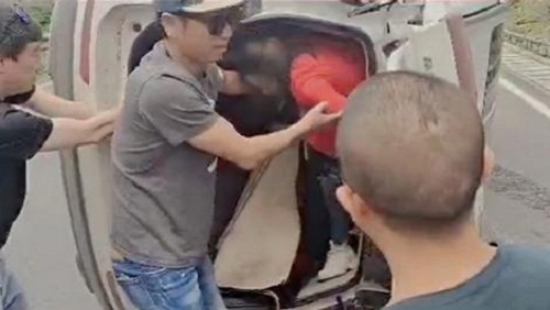 沙宝亮救人现场视频上热搜(沙宝亮天亮了视频)