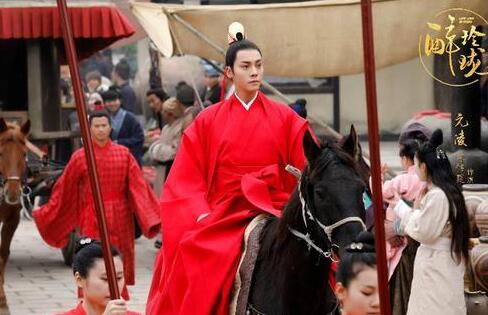 醉玲珑莫先生是不是暗巫？莫不平为什么不在(醉玲珑中暗巫头子是谁)