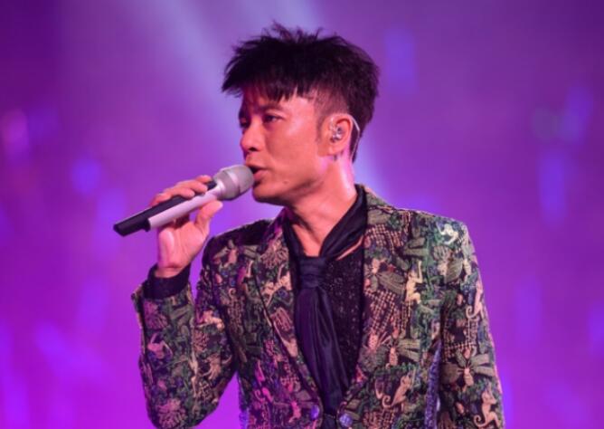 李克勤为什么不拍电影？李克勤在蒙面歌王唱