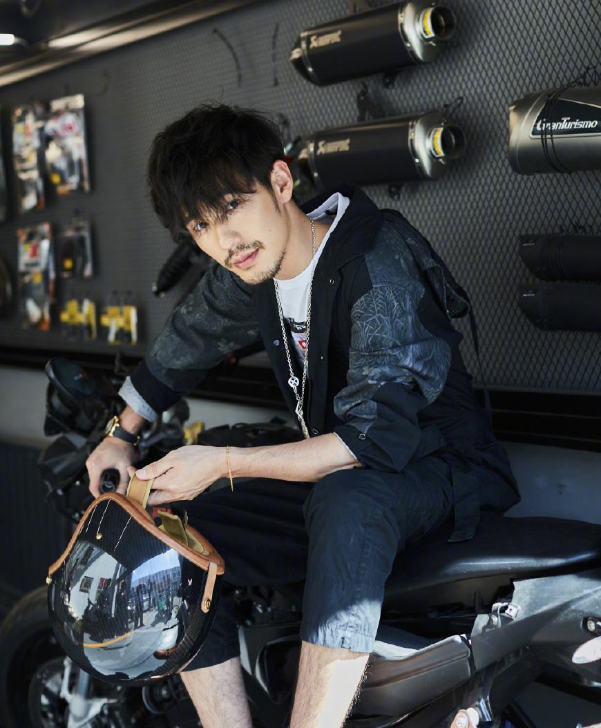 白宇为什么叫皇太子、bygg?白宇和卜冠 白宇为什么叫皇太子、bygg?白宇和卜冠