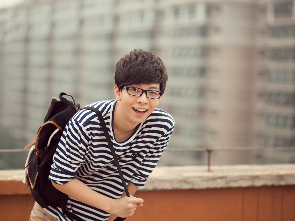 胡夏是阿泰的徒弟吗？胡夏是怎么出道的