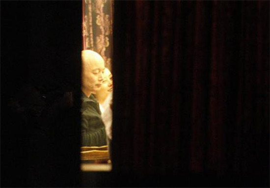 葛优醉吻赵薇图片曝光(赵薇和葛优亲吻图片)