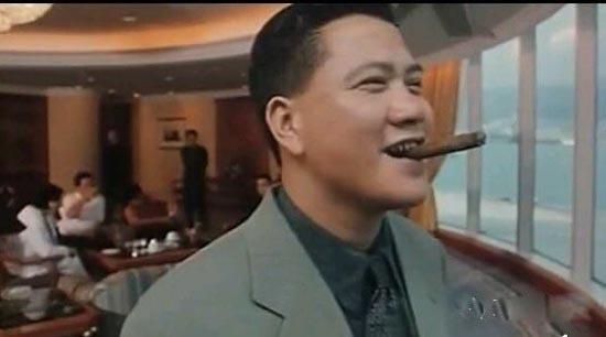 万梓良现在很穷落魄街头照片(万梓良生活照)