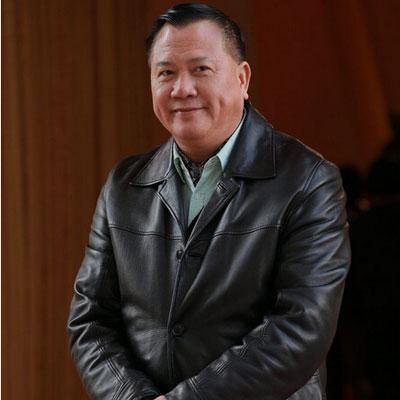 万梓良现在很穷落魄街头照片(万梓良生活照)