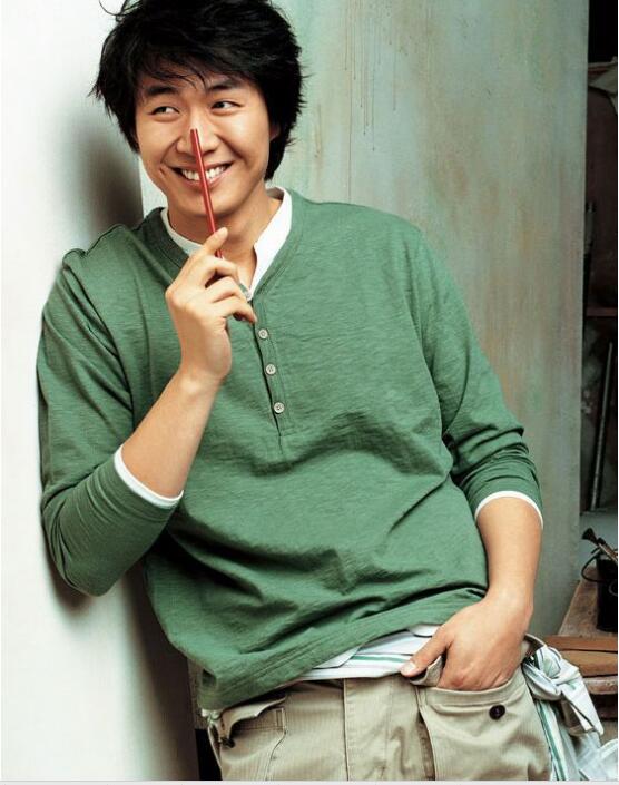 延政勋年轻时图片(延政勋帅吗)