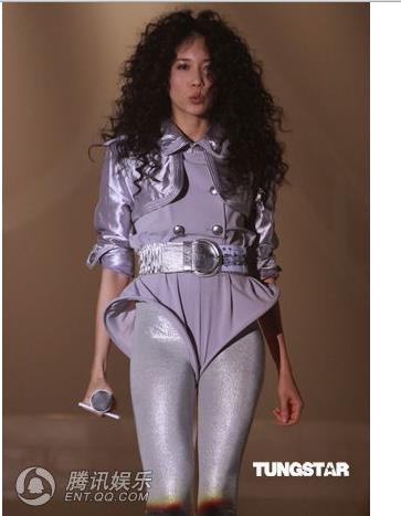 莫文蔚椅子舞露内底图片 莫文蔚椅子舞露内底图片