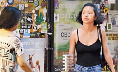 林青霞18岁女儿亮相素颜出门(林青霞生活近照)