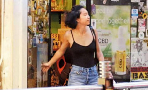 林青霞18岁女儿亮相素颜出门(林青霞生活近照)