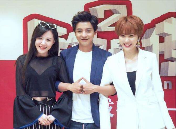 姜妍和李金铭长的一样对比图(李金铭的脸好长)