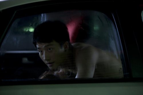 王珞丹极限挑战穿的裤子什么牌子？王珞丹车