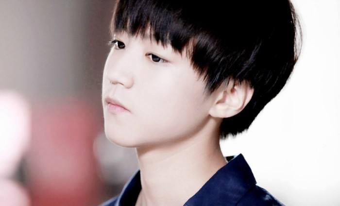 王俊凯卸妆后素颜照(王俊凯脱妆的样子)