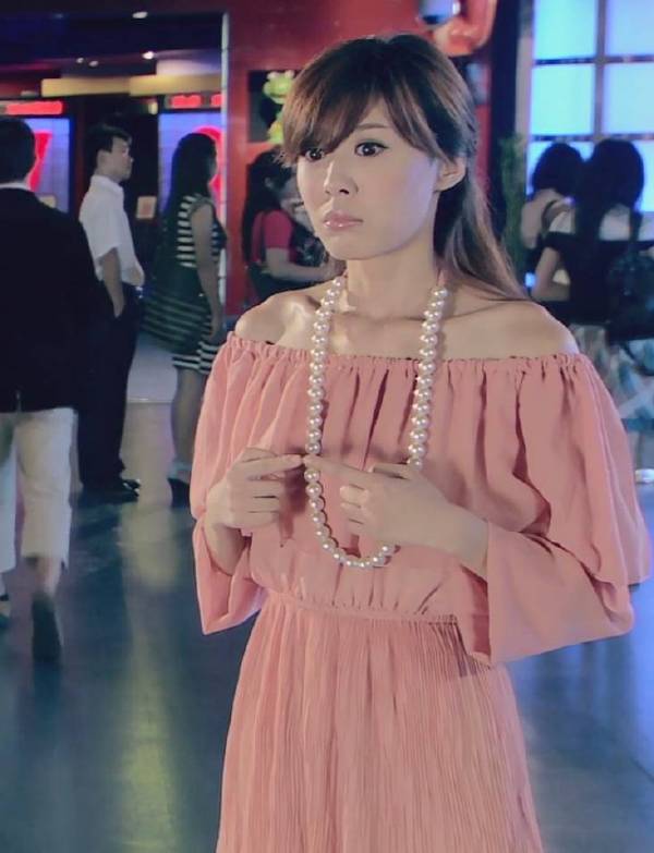 姜妍和李金铭长的一样对比图(李金铭的脸好长)