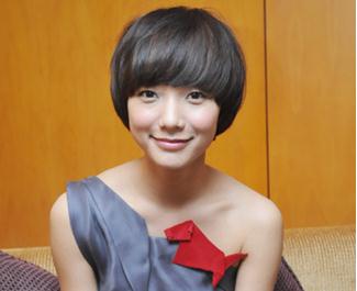 王珞丹极限挑战穿的裤子什么牌子?王珞丹车