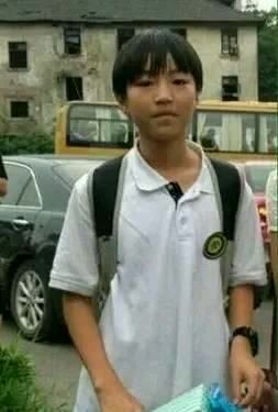 王俊凯卸妆后素颜照(王俊凯脱妆的样子) 王俊凯卸妆后素颜照(王俊凯脱妆的样子)