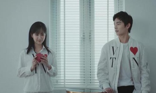 杨紫杨洋七夕大片广告曝光CP感十足(热巴杨洋七夕大片)