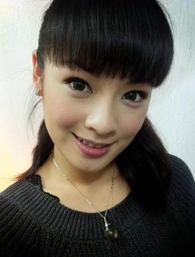 郑钤丹阿香的比基尼照片