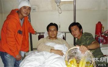 张卫健的光头是剃光的还是掉光的？张卫健为(张卫健是光头吗)