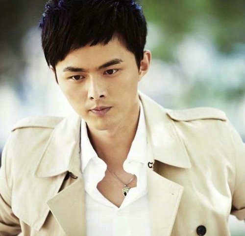 一粒红尘闵朗唱的那首歌叫什么名字?一粒红(一粒红尘明朗唱的歌是什么名字)