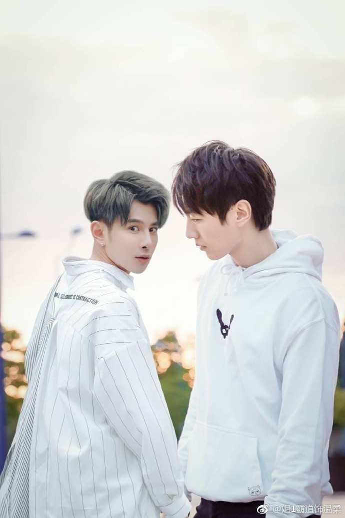 冯建宇双眼皮是割的吗?王青冯建宇最新现状