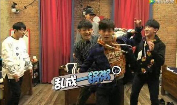 彭楚粤喝丙烯油漆事件回顾(彭楚粤喝油漆事件始末彭楚粤喝油漆后续直接被拉去...)