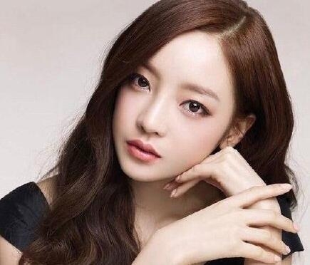 雪莉闺蜜具荷拉疑因网络暴力家中自杀 雪莉闺蜜具荷拉疑因网络暴力家中自杀