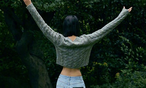 刘雯微博晒照腰细腿长身材引热议(刘雯微博新浪微博照片)