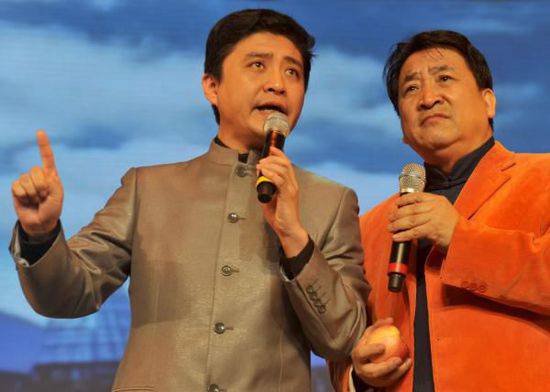 周炜头发怎么白了？周炜是姜昆的徒弟吗