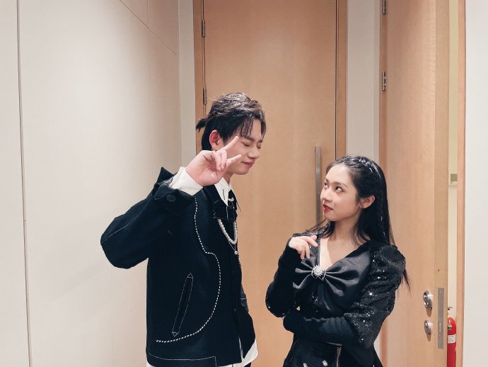 站错CP的黄子韬再回应(黄子韬rap错位)