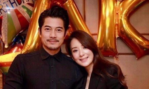 郭富城方媛情侣装出行亲密无间(郭富城送方媛)