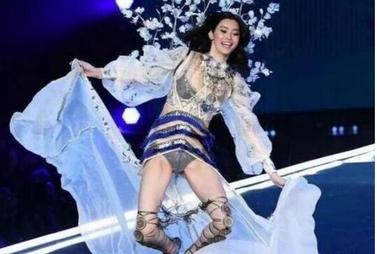 奚梦瑶何超欣同框热搜比美(奚梦瑶近照疑似怀孕)