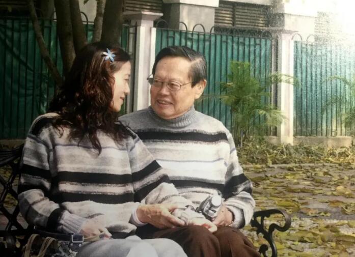 爷孙恋亲吻视频图片(爷孙恋爱情)