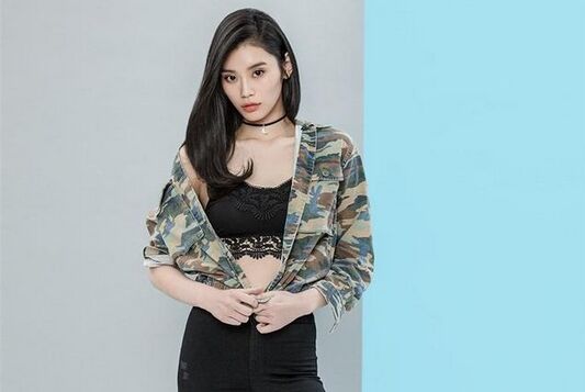 奚梦瑶何超欣同框热搜比美(奚梦瑶近照疑似怀孕)