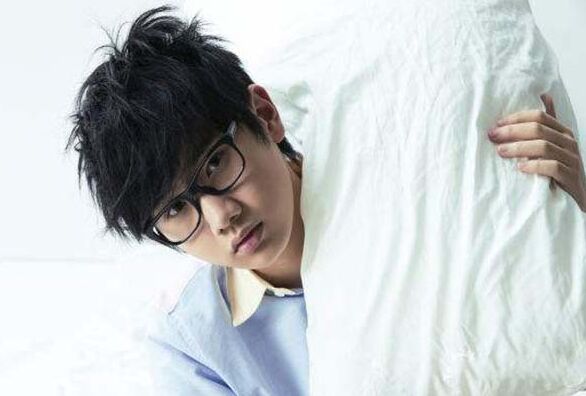 汪苏泷靳梦佳恋情曝光姿态亲昵(靳梦佳承认与汪苏泷分手)