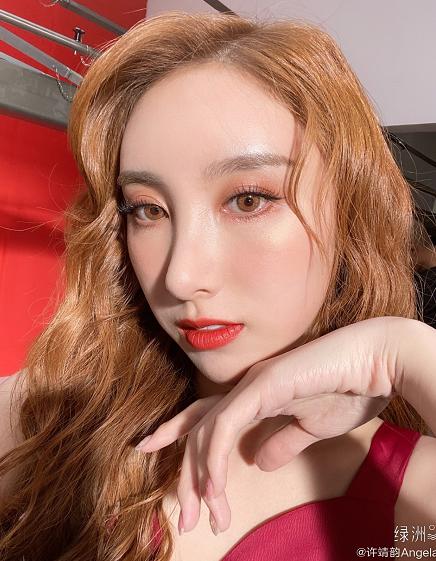 许靖韵为什么叫小背心？许靖韵鼻子好奇怪是