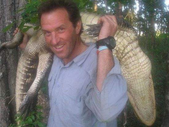 贝爷为什么不敢吃皮蛋？贝爷灌肠是哪一集站(贝爷生吃皮蛋)