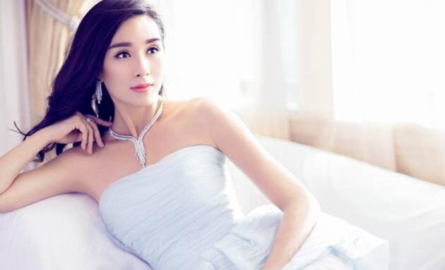 杨恭如酒店浴室门全裸洗澡被偷拍