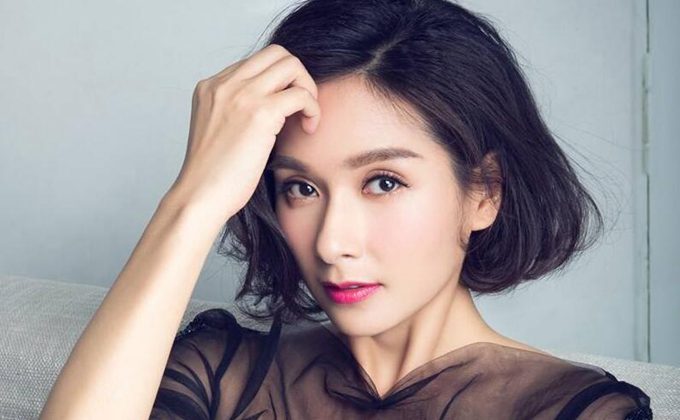 杨恭如酒店浴室门全裸洗澡被偷拍