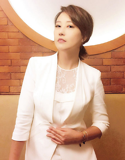 杨恭如酒店浴室门全裸洗澡被偷拍