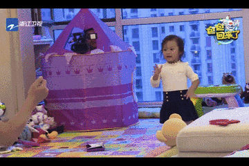 甜馨的好尴尬动态图(甜馨表情包微信动图) 甜馨的好尴尬动态图(甜馨表情包微信动图)