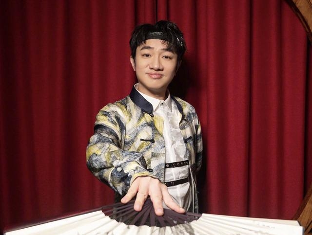 王祖蓝因钟嘉欣辞职具体详情(王祖蓝李嘉欣)