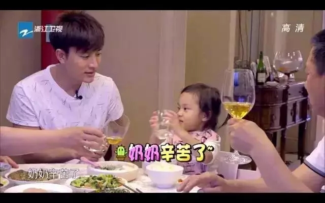 甜馨的好尴尬动态图(甜馨表情包微信动图) 甜馨的好尴尬动态图(甜馨表情包微信动图)