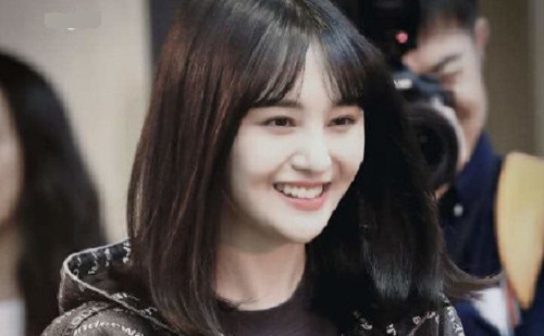 郑爽发布会自扇耳光吓坏众人(郑爽活动现场自扇巴掌) 郑爽发布会自扇耳光吓坏众人(郑爽活动现场自扇巴掌)