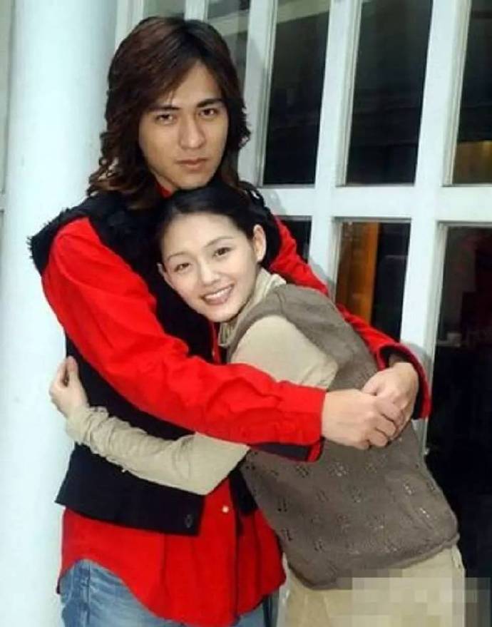 喻虹渊很像许玮伦的照片