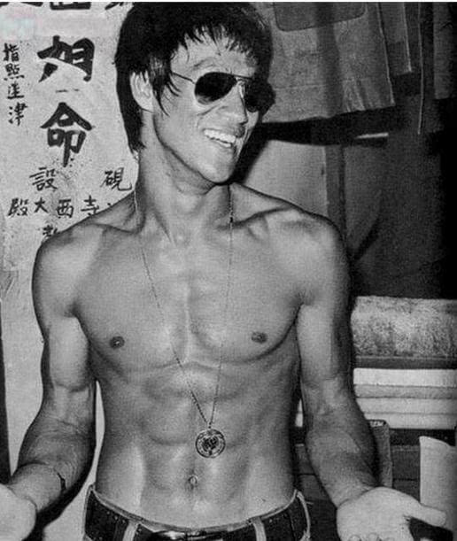 成龙被黄梦莹扇巴掌是怎么回事(成龙和黄梦莹视频) 成龙被黄梦莹扇巴掌是怎么回事(成龙和黄梦莹视频)