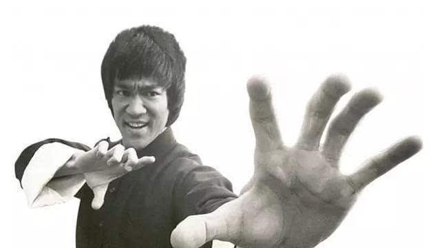 成龙被黄梦莹扇巴掌是怎么回事(成龙和黄梦莹视频) 成龙被黄梦莹扇巴掌是怎么回事(成龙和黄梦莹视频)