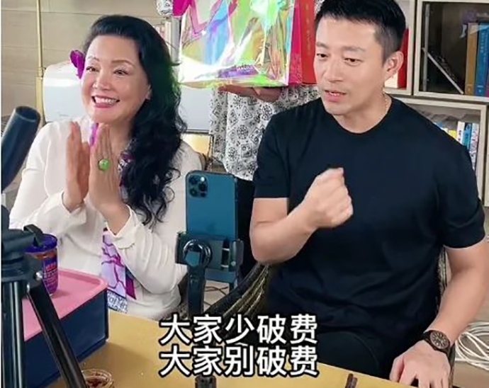 张兰病床上直播痛斥台媒造谣